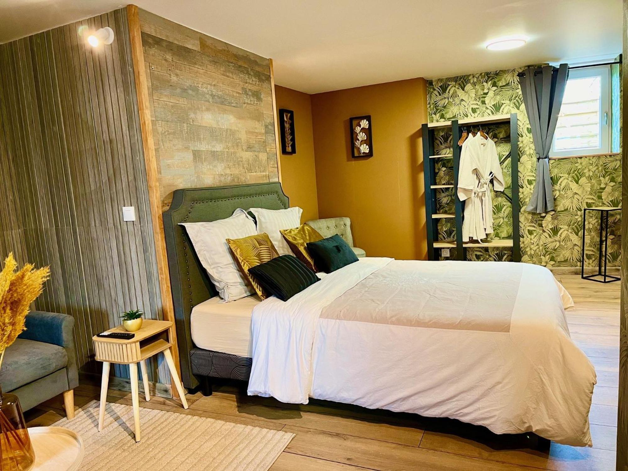 Le Manoir Des Haies Spa Les Champs-Geraux Ngoại thất bức ảnh